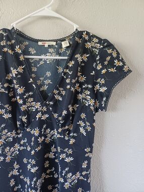 Levi's Myla Short Sleeve Alona Floral Daisy Print V-Neck Day Dress